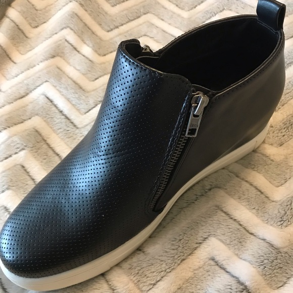 Time & Tru ankle sneakers - Picture 2 of 6